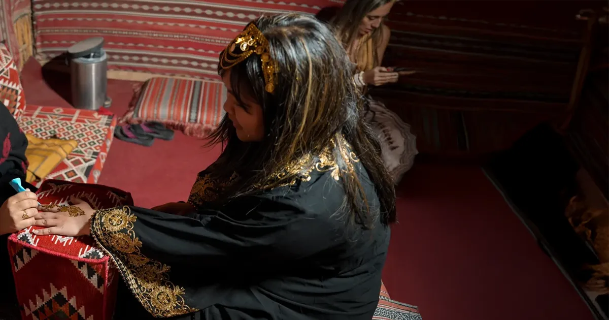 henna art in desert safari